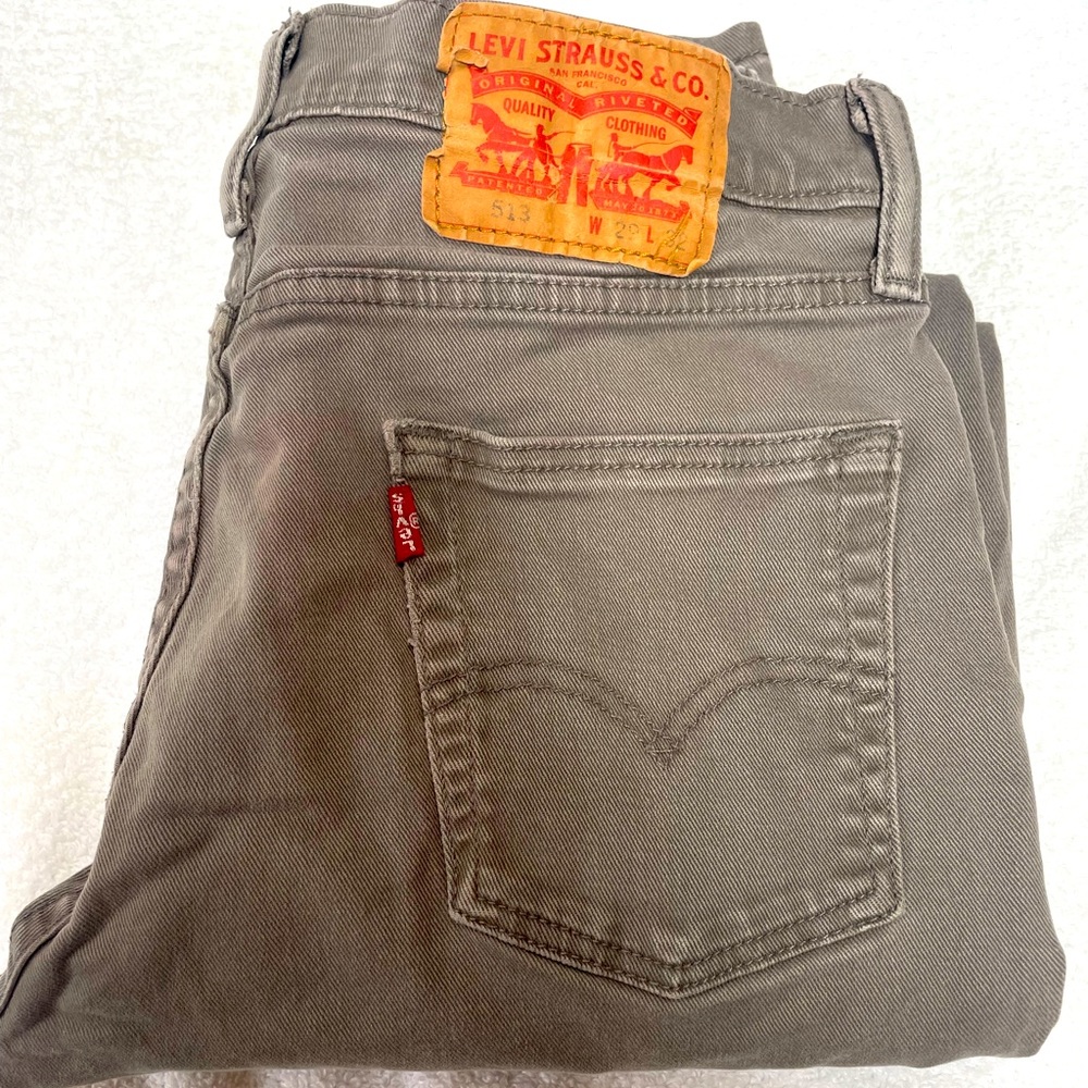 Gray gray Levi’s 513 men’s 29 x 32. Used/previously worn. Plenty of life left!
